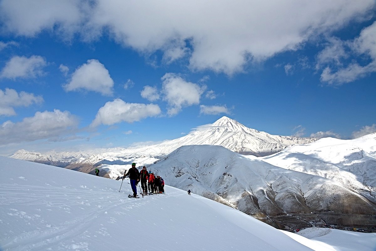 https://bergpunkt.b-cdn.net/bergpunkt-skitourenreisen-skitour-damavand5-top-6089005bb5f11450468809.jpg