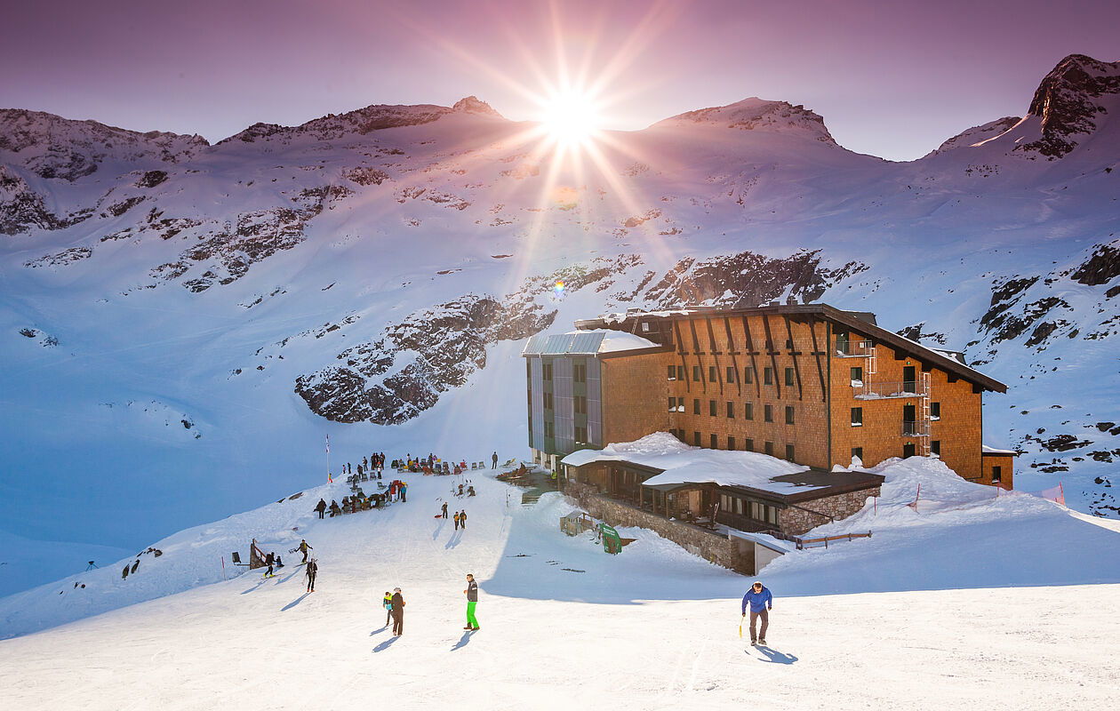 https://bergpunkt.b-cdn.net/csm-berghotel-morgenstimmung-6b45353d54-65e6d9ee76333872137608.jpg