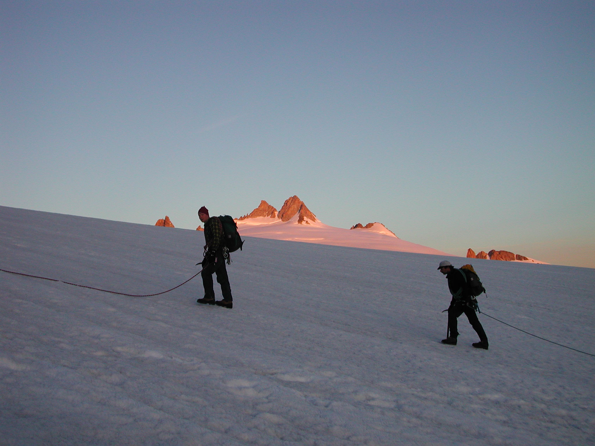 https://bergpunkt.b-cdn.net/gletschertrekkkingtrient-3-639c916c1562a522357591.jpg