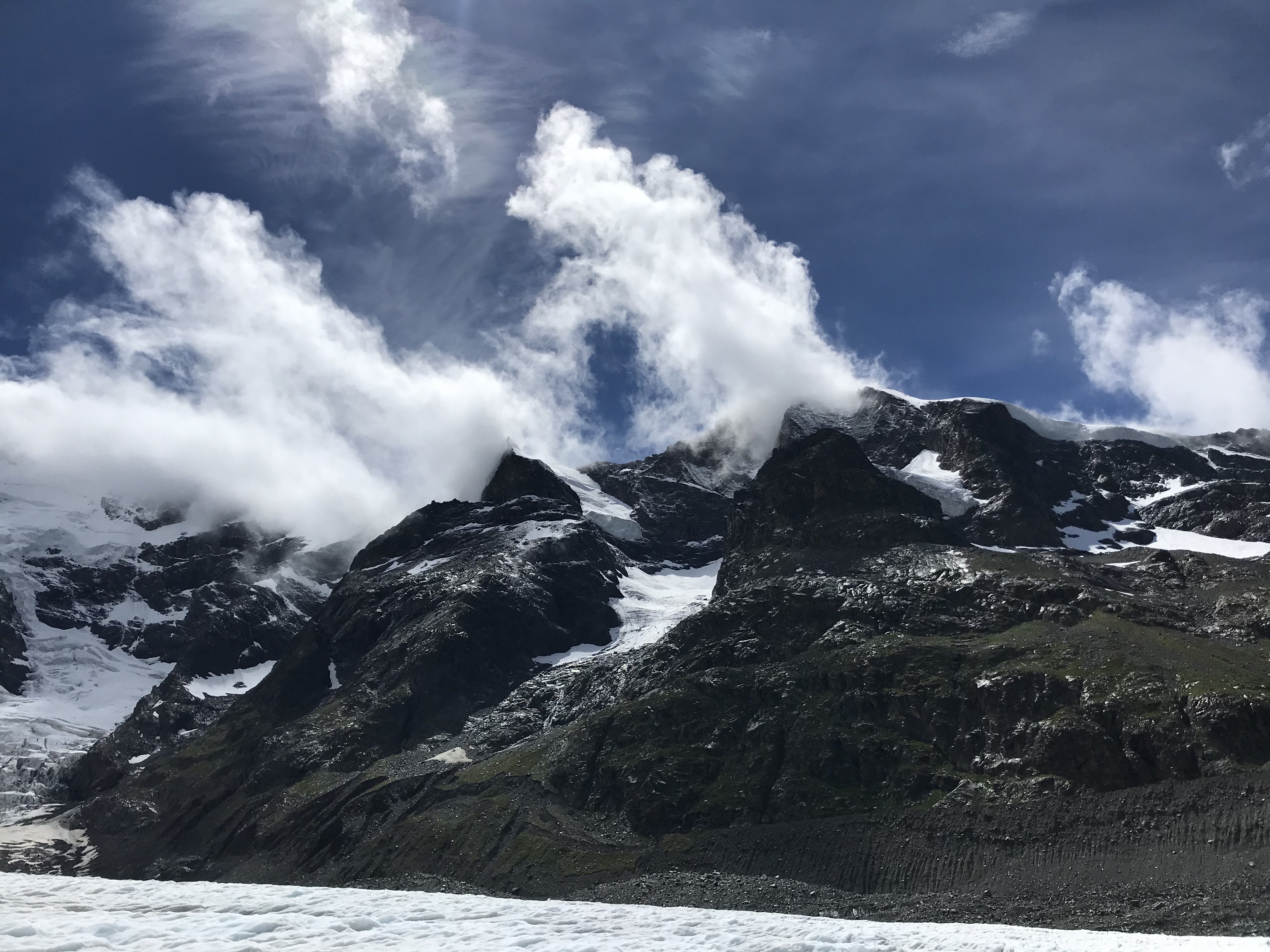 Rückkehr der Sonne für die Gletscherausbildung auf dem Morteratschgletscher