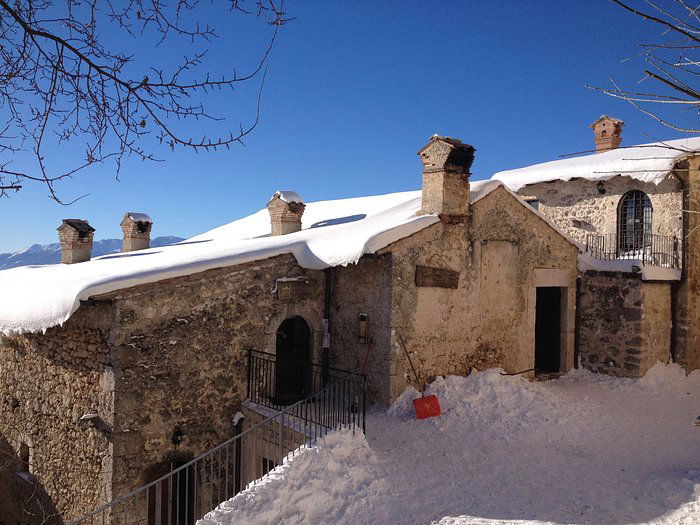 https://bergpunkt.b-cdn.net/rifugio-della-rocca-67ef89db51938246087137.jpg