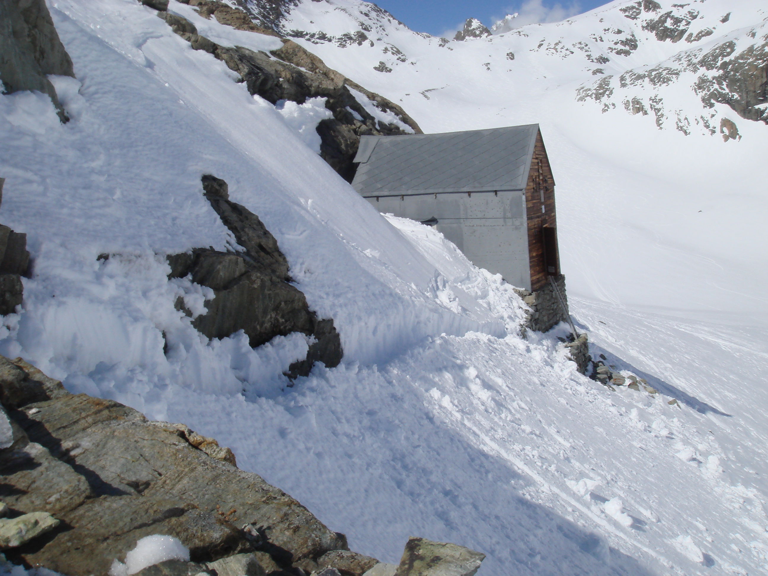 ...Winterhütte Nacamuli, immerhin ein Dach über den Kopf...